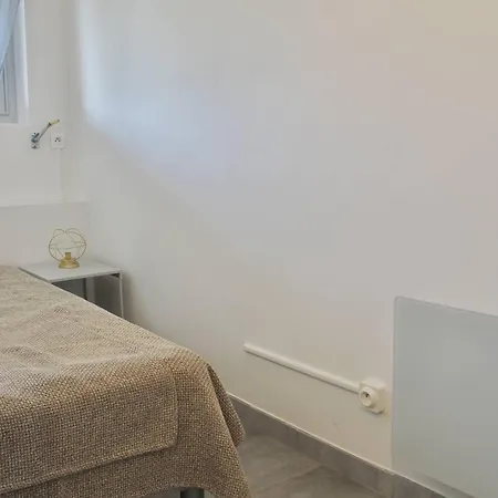 Moderne 2 Pieces Rdc, Climatise Avec Terrasse, Proche Commerces, 4 Couchages - Fr-1-252a-118 Appartement Villeneuve-Loubet