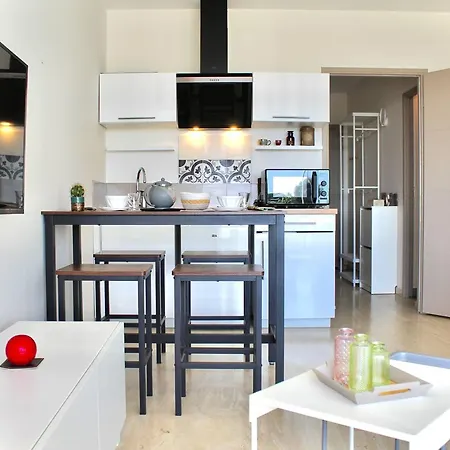 Moderne 2 Pieces Rdc, Climatise Avec Terrasse, Proche Commerces, 4 Couchages - Fr-1-252a-118 Appartement *
